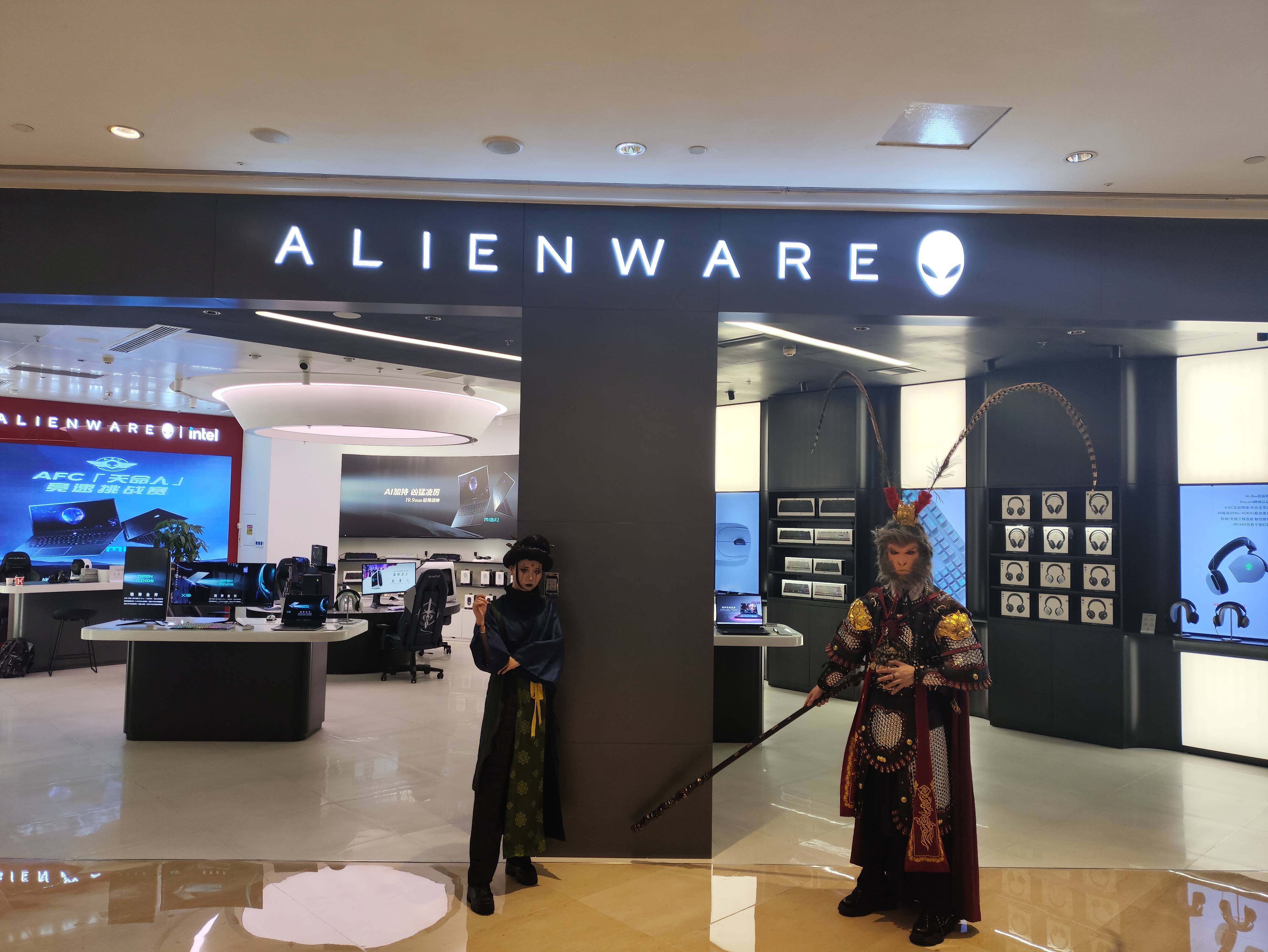 18游戏本：24核+RTX 5090打造桌面级性能猛兽开元棋牌app外星来客再临